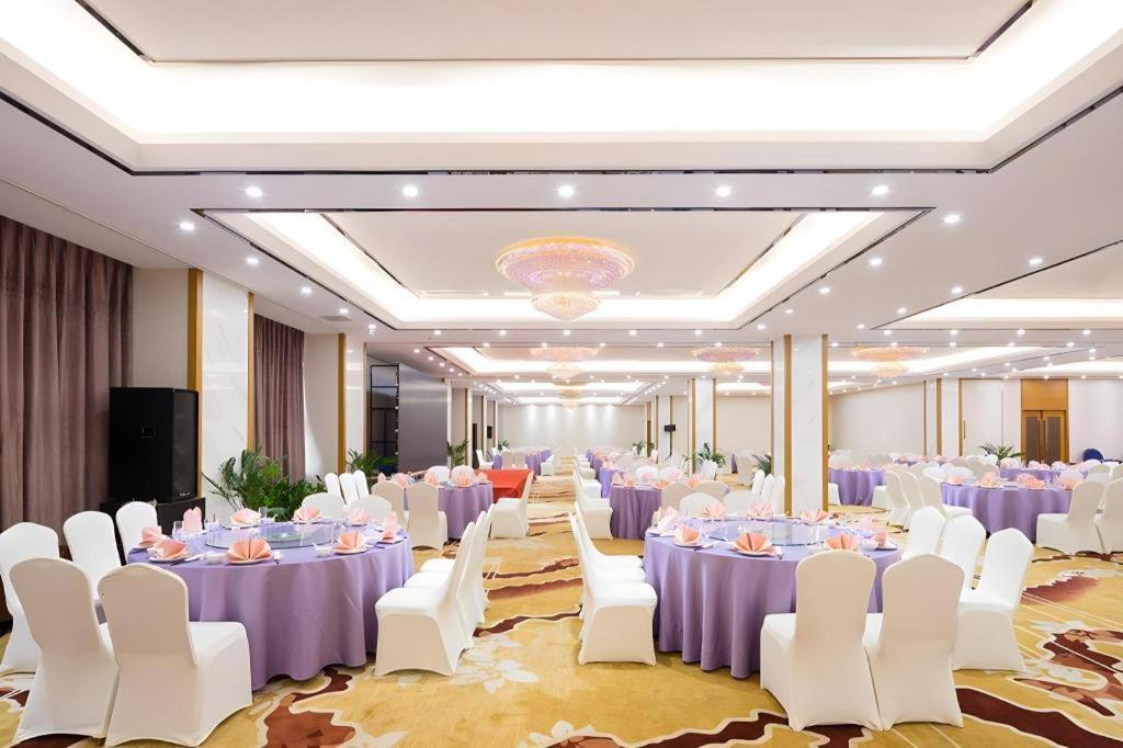 Expo Garden Hotel Kunming Exterior photo