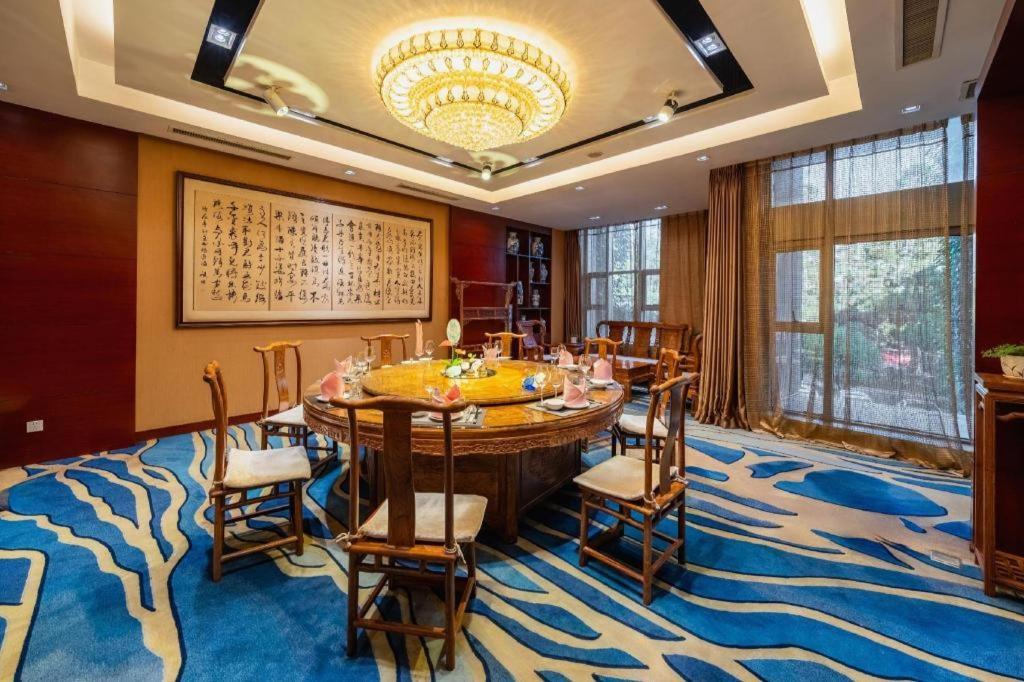 Expo Garden Hotel Kunming Exterior photo