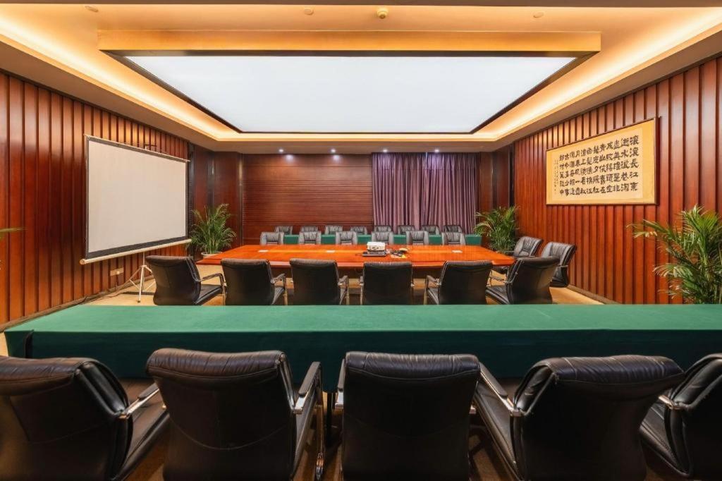 Expo Garden Hotel Kunming Exterior photo