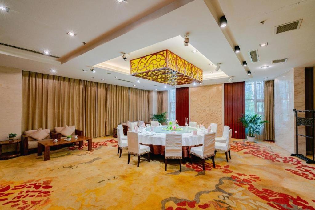 Expo Garden Hotel Kunming Exterior photo