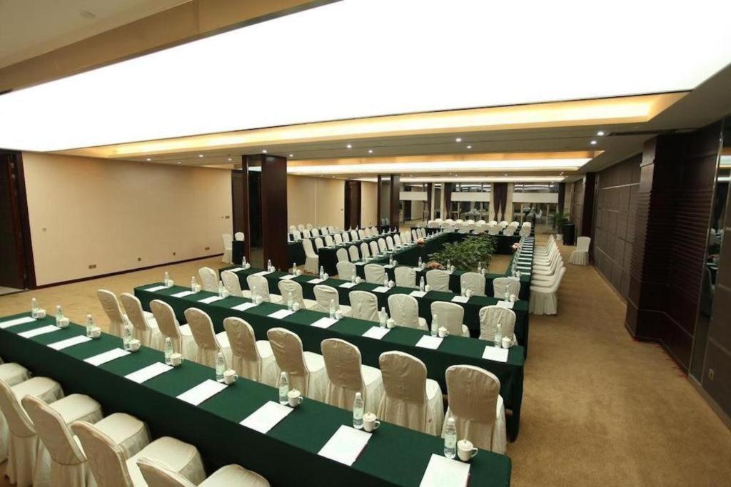 Expo Garden Hotel Kunming Exterior photo