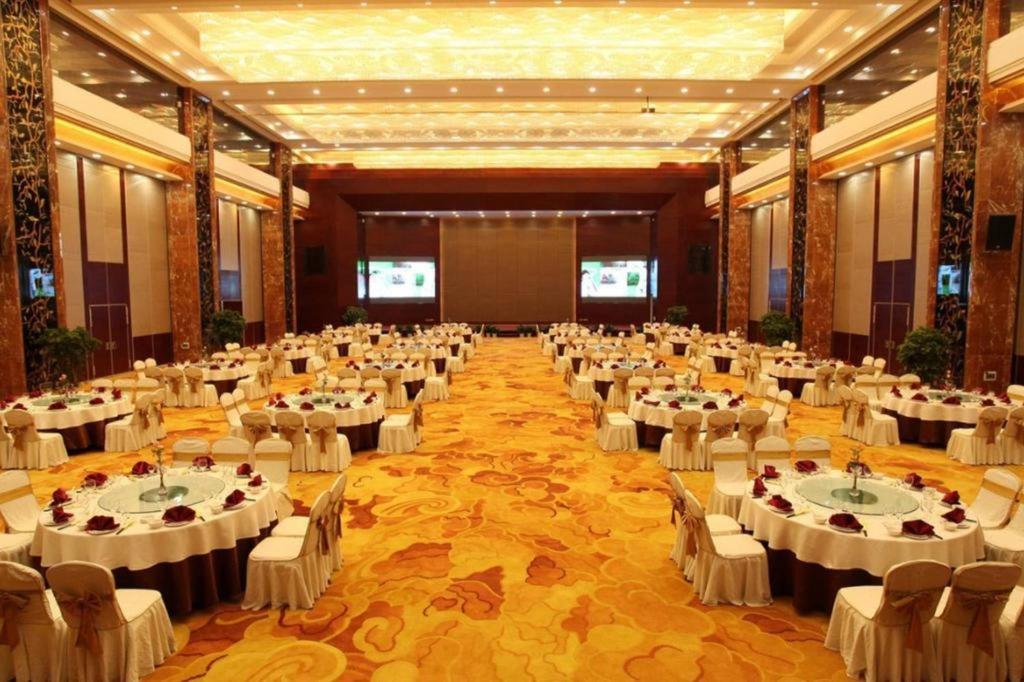 Expo Garden Hotel Kunming Exterior photo