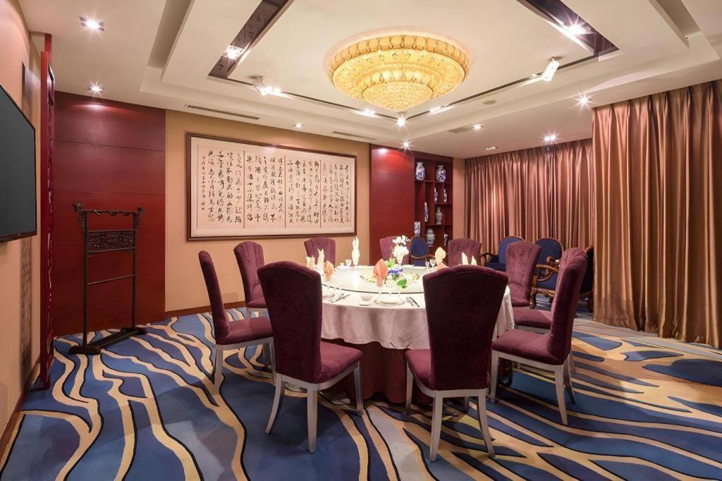 Expo Garden Hotel Kunming Exterior photo
